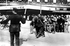 Demobilised French soldiers arriving at the Gare d'Austerlitz, Paris, 1945(?)