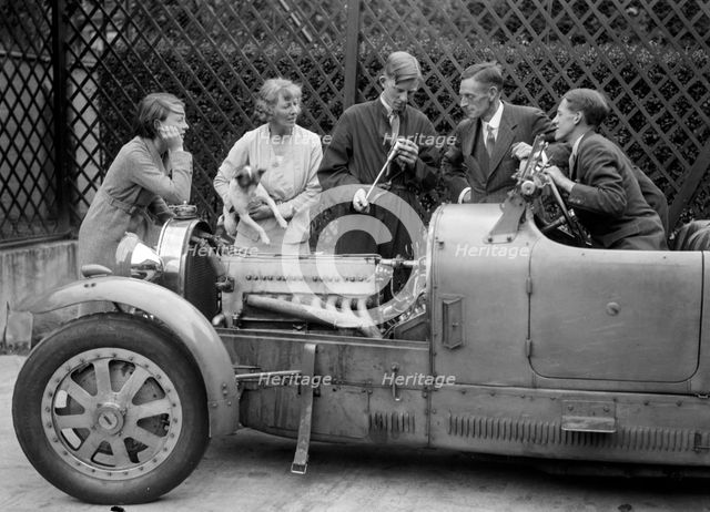 Denis Evans inspecting the plugs of his Bugatti Type 43 2262cc. Artist: Bill Brunell.