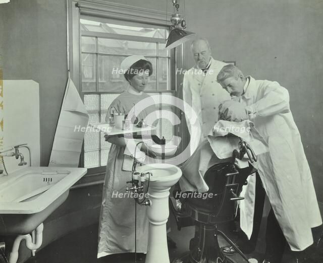 Dental Room, Woolwich School treatment centre, London, 1914. Artist: Unknown.
