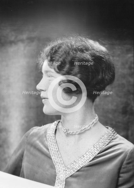 Deppeler, Constance, Miss, portrait photograph, 1924 or 1925. Creator: Arnold Genthe.