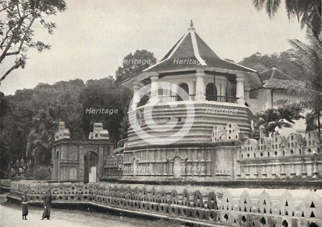 'Der Tempel des Heiligen Zahnes Buddhas in Kandy', 1926. Creator: Unknown.