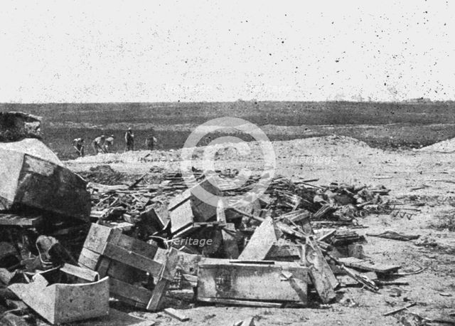 'Derriere la bataille, au Sud de la Somme: avant, pendant et apres une attaque..', 1916. Creator: Unknown.