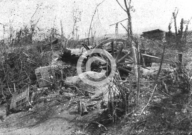 'Derriere la bataille, au Sud de la Somme: avant, pendant et apres une attaque..', 1916. Creator: Unknown.