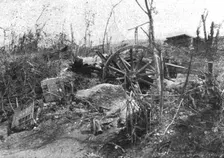 Derriere la bataille, au Sud de la Somme: avant, pendant et apres une attaque.. 1916. Creator: Unknown