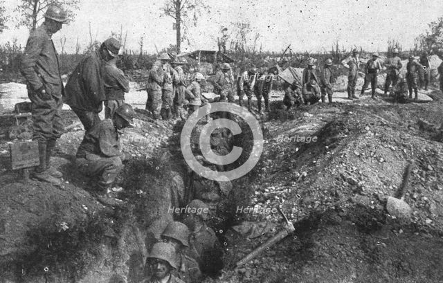 'Derriere la bataille, au Sud de la Somme: avant, pendant et apres une attaque..', 1916. Creator: Unknown.