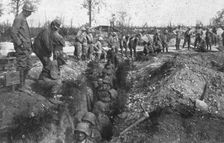 Derriere la bataille, au Sud de la Somme: avant, pendant et apres une attaque.. 1916. Creator: Unknown