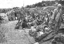 Derriere la bataille, au Sud de la Somme: avant, pendant et apres une attaque.. 1916. Creator: Unknown