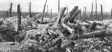 Derriere la bataille, au Sud de la Somme: Le travail de notre artillerie sur les defenses..., 1916. Creator: Unknown