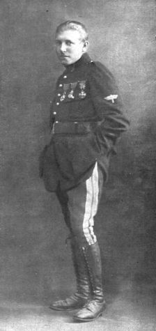 'Des Braves; Le sous-lieutenant Nungesser 1916. Creator: Unknown
