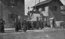 Des femmes dans les casernes; La sortie 1916. Creator: Unknown