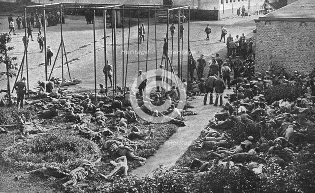 Des le 10 aout, des milliers de prisonniers allemands peuplent les casernes de Bruges', 1914. Creator: Unknown.