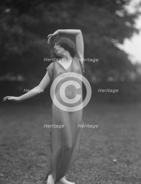 Desha, 1921 Creator: Arnold Genthe.