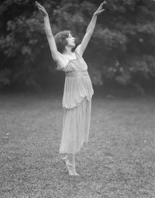 Desha, 1921 Creator: Arnold Genthe
