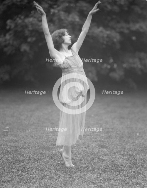 Desha, 1921 Creator: Arnold Genthe.