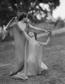 Desha and Leah, 1921 July 30. Creator: Arnold Genthe