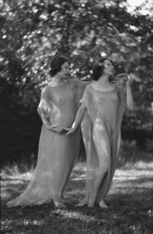 Desha and Leah dancing in Port Washington, 1921 Aug. 21. Creator: Arnold Genthe