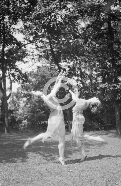 Desha and Leah dancing in Port Washington, 1921 Aug. 21. Creator: Arnold Genthe.