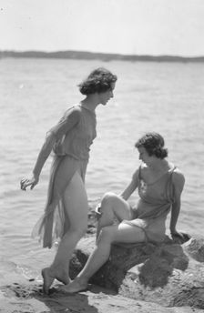 Desha and Leah dancing in Port Washington, 1921 Aug. 21. Creator: Arnold Genthe