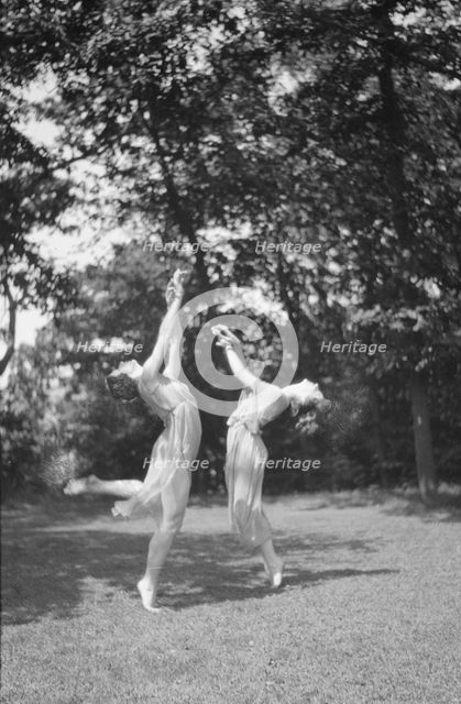 Desha and Leah dancing in Port Washington, 1921 Aug. 21. Creator: Arnold Genthe.