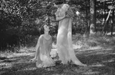 Desha and Leah dancing in Port Washington, 1921 Aug. 21. Creator: Arnold Genthe