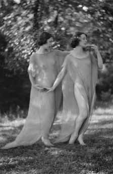 Desha and Leah dancing in Port Washington, 1921 Aug. 21. Creator: Arnold Genthe