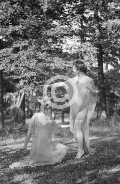 Desha and Leah dancing in Port Washington, 1921 Aug. 21. Creator: Arnold Genthe.