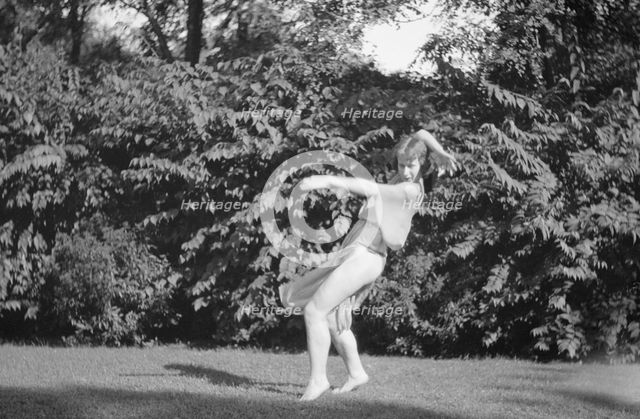 Desha dancing in Port Washington, 1921 Aug. 21. Creator: Arnold Genthe.