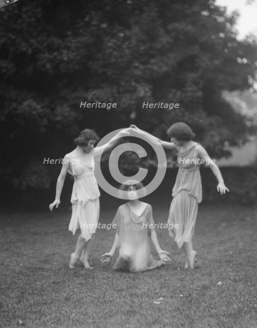 Desha, Leah, and Grace, 1921 Aug. 19. Creator: Arnold Genthe.