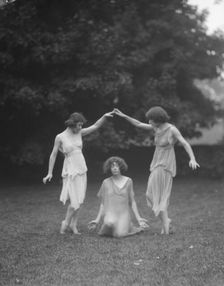 Desha, Leah, and Grace, 1921 Aug. 19. Creator: Arnold Genthe
