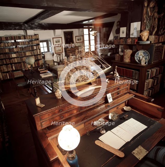Desk of Pio Baroja, (1872-1956). Spanish novelist, preserved as he left it before his death at th…