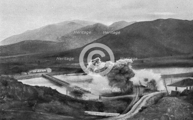 ''Destruction du pont de Demir-Hissar sur la Strouma; L'explosion.'. Creator: Unknown.