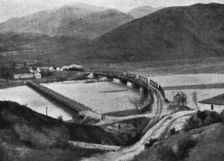 Destruction du pont de Demir-Hissar sur la Strouma; Le pont du chemin de fer sur la..., c1916. Creator: Unknown