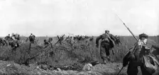 Division Picardie; L'assaut du plateau de Touvent: Le 7 juin, le depart des zouaves 1915. Creator: Unknown