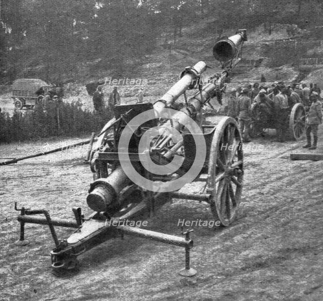 'Dix jours de bataille sur la Somme; Un periscope geant sur roues pris aux Allemands dans..., 1916. Creator: Unknown.