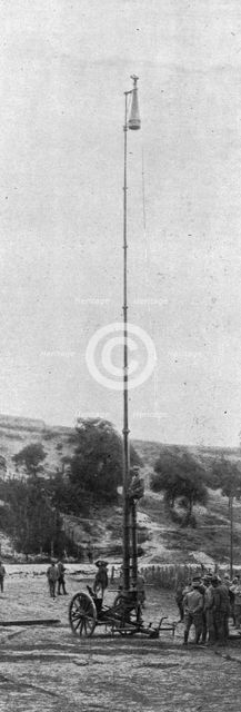'Dix jours de bataille sur la Somme; Un periscope geant sur roues pris aux Allemands dans..., 1916. Creator: Unknown.