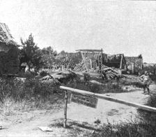 Dix jours de bataille sur la Somme; Ecriteau allemand dans une rue de Frise: "Verbotener..., 1916. Creator: Unknown
