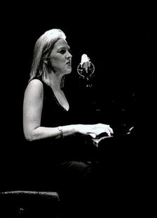 Diana Krall, Ronnie Scott's, London, 1998. Artist: Brian O'Connor