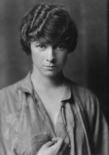 Dickerson, Dorothy, Miss, portrait photograph, 1914 July 7. Creator: Arnold Genthe