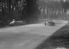 Dick Shuttleworth's Alfa Romeo passing Raymond Mays crashed ERA, Donington Park, 1935. Artist: Bill Brunell