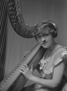 Dilling, Mildred, Miss, portrait photograph, 1916 Mar. 21. Creator: Arnold Genthe