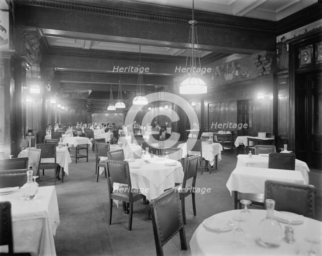 Dining room, Hotel Latham, New York, N.Y., between 1905 and 1915. Creator: Unknown.