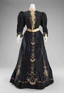 Dinner dress, French, 1890-95. Creator: Unknown