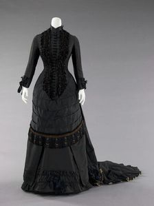 Dinner dress, Spanish, 1880. Creator: Unknown