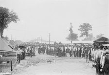 Dinner Hour - Gettysburg, 1913. Creator: Bain News Service
