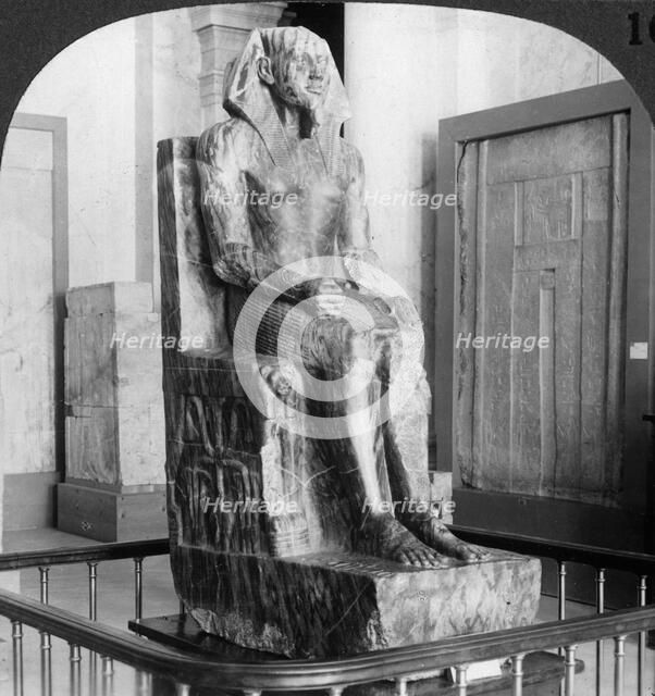 'Diorite statue of King Khafre, builder of the second Pyramid of Gizeh, Cairo, Egypt', 1905.Artist: Underwood & Underwood