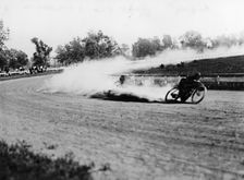 Dirt track motorbike racing, 1913