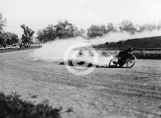 Dirt track motorbike racing, 1913. Artist: Unknown