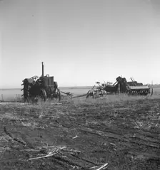 Discouraged farmers have been leaving this area over a period of years..., Mills, New Mexico, 1935. Creator: Dorothea Lange