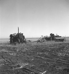 Discouraged farmers have been leaving this area over a period of years..., Mills, New Mexico, 1935. Creator: Dorothea Lange