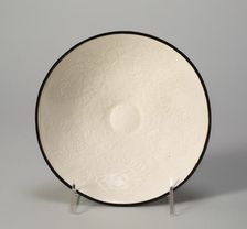 Dish with Crane amid Floral Scrolls, Jin dynasty (1115-1234), 12th century. Creator: Unknown